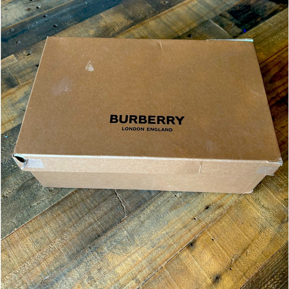 NIB Burberry women’s Optic White penny loafers